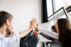 Estrategias para fortalecer la cultura organizacional - manos